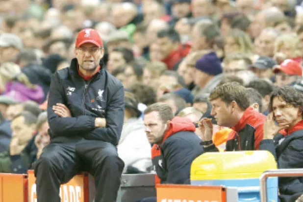 ظاهرة المغادرة المبكرة للجماهير ضربة لفرق الكرة الإنجليزية