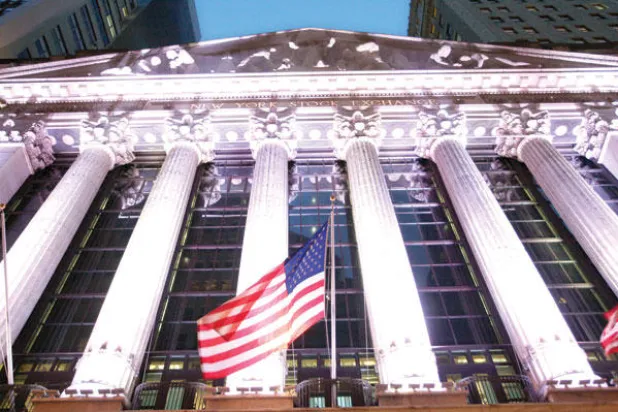 توقعات بتراجع المكافآت في وول ستريت بما يصل إلى 10 % في 2015