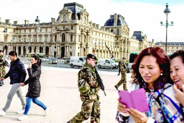 هجمات باريس ومالي تفضح تنافس {القاعدة} و {داعش} على كسب مزيد من المؤيدين