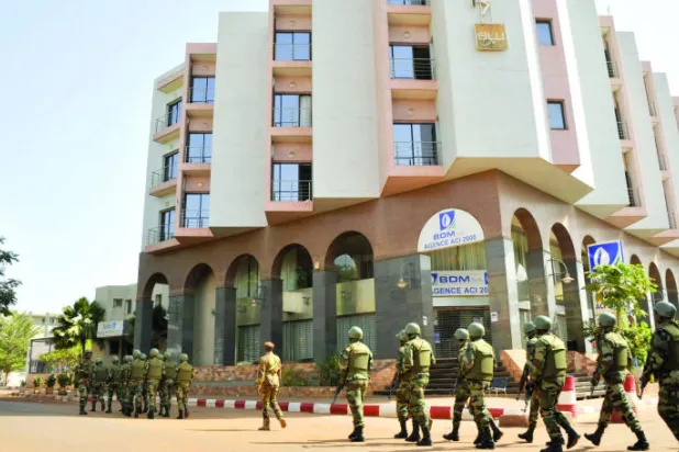 مالي تعلن حالة الطوارئ.. وتطلق حملة لمطاردة 3 مشتبه بهم في هجوم باماكو