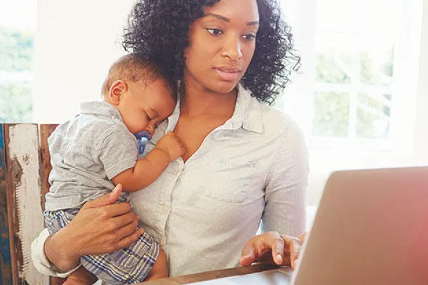 الأعمال المنزلية ما زالت من نصيب المرأة الأميركية رغم زيادة نسبة مساهمة الرجال