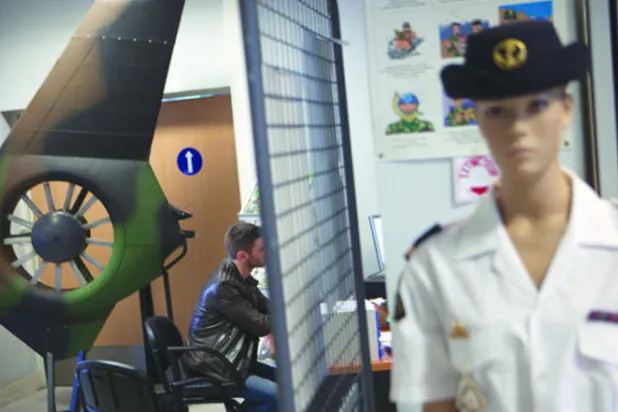 هجمات باريس تحفز الفرنسيين على الانضمام إلى المعركة