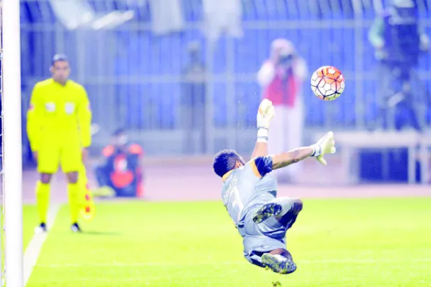 شبكة «أوبتا» البريطانية تصف العويس بـ«الحارس البطل»