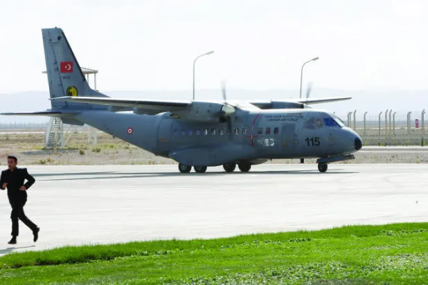 على طائرة تركية.. موسكو تتسلم جثمان الطيار الروسي