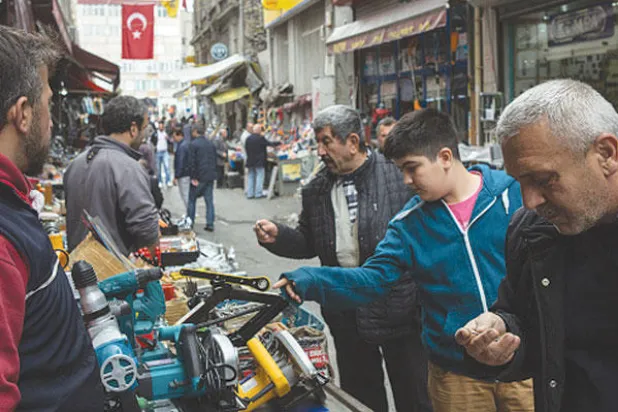 توتر العلاقات بين موسكو وأنقرة يزيد متاعب تركيا الاقتصادية