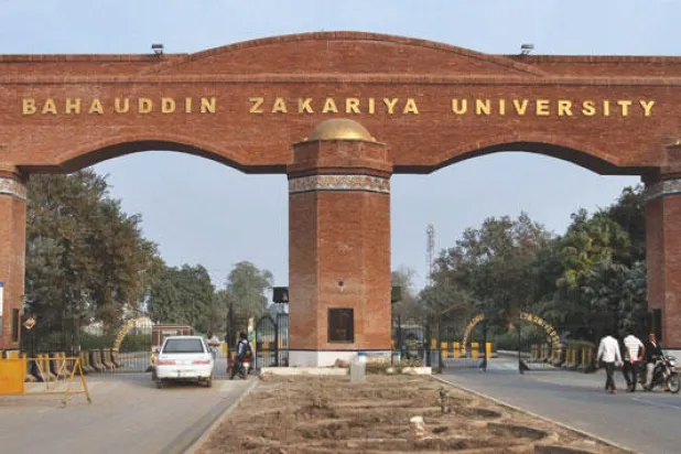 الأمن الباكستاني يسعى لإخماد تقارير عن مطلقة النار في كاليفورنيا