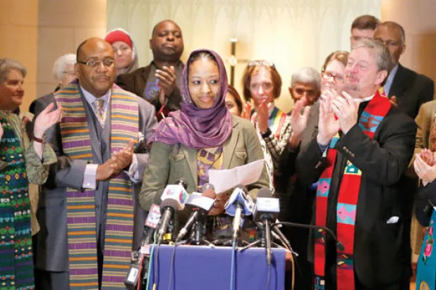 كلية أميركية توقف أستاذة عن العمل لتضامنها مع المسلمين على «فيسبوك»