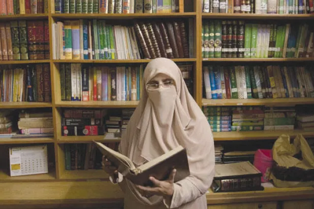 تفجيرات كاليفورنيا.. تسلط الضوء على مدارس باكستان الإسلامية