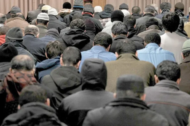 اختلافات أحوال مسلمي أميركا عن نظرائهم في أوروبا تقلل فرص نشوء بيئة حاضنة للإرهاب في الولايات المتحدة