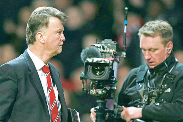 فان غال رجل مثير لوسائل الإعلام بدلاً من جماهير ناديه