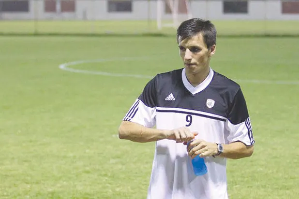 الشباب يغلق الباب على أفونسو ببند «الاستثمار»