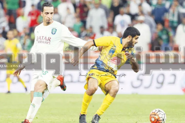 جانب من المواجهة التي جمعت الأهلي والتعاون أمس في جدة (تصوير: محمد المانع)