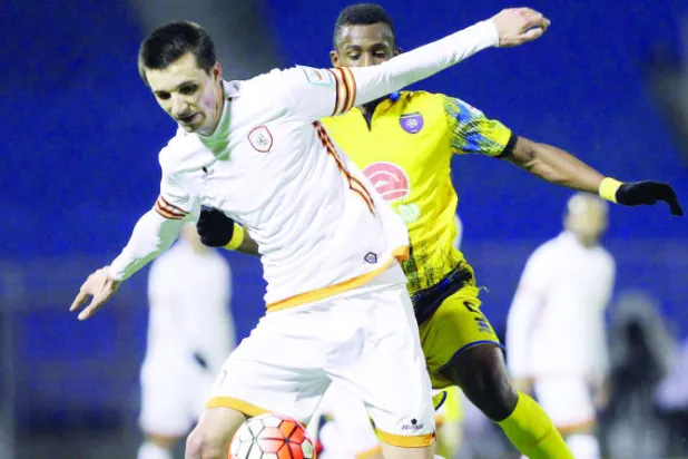 «وكيل أفونسو» يغري الشباب بشراء «العقد»