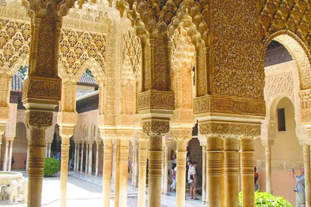 مليونان ونصف المليون سائح زاروا قصر الحمراء عام 2015