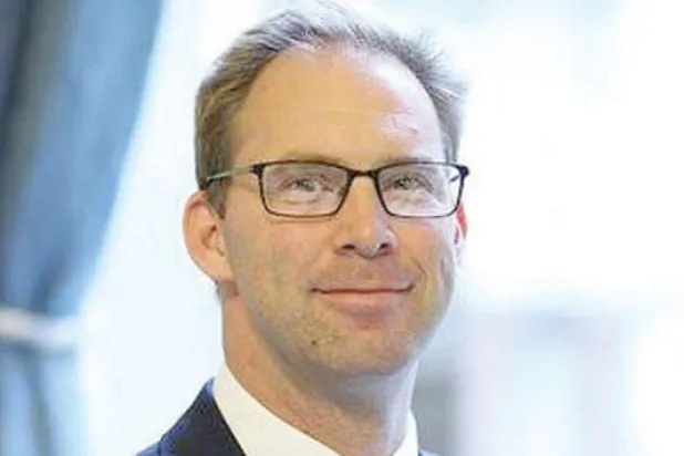 توبياس إلوود لـ {الشرق الأوسط}: روسيا والأسد يجب أن يبعدا من المفاوضات بينما ينتهكان القانون