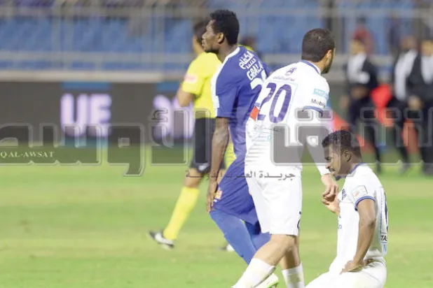 الشمراني يتحسر بعد نهاية المباراة بالتعادل أمام الفتح (تصوير: عبد العزيز النومان)