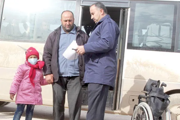 {الشرق الأوسط} على الحدود التركية: شبح الموت بردًا أو جوعًا.. يهدد الآلاف