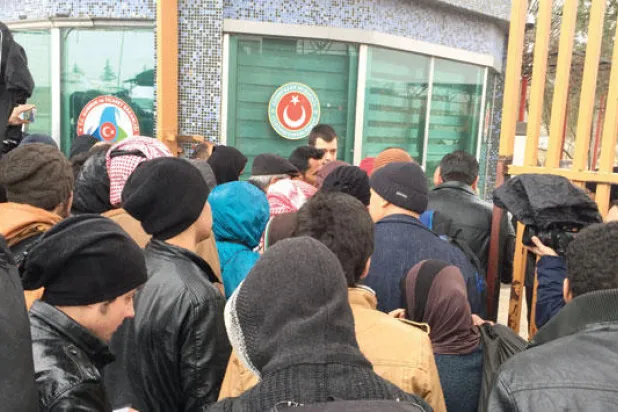 تركيا ترفض السماح لمقاتلين معارضين عالقين بالعودة للقتال في سوريا