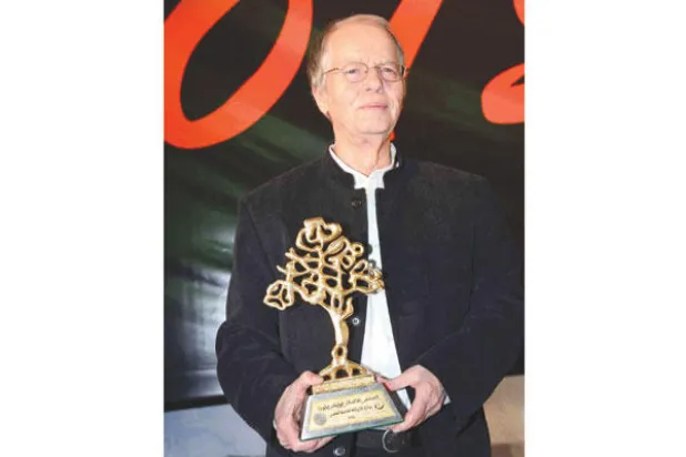 «بيت الشعر المغربي» يسلم جائزة «الأركانة» للشاعر الألماني فولكر براون