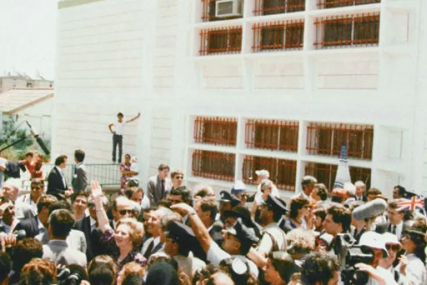 {الشرق الأوسط} تنشر الوثائق البريطانية التي تعود لعام 1986 لندن أشادت بالملك حسين بعد قمة عمان العربية التي انتهت بإدانة إيران