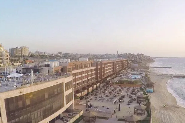سلسلة من الفنادق والمنتجعات الفاخرة على شاطئ غزة الجميل