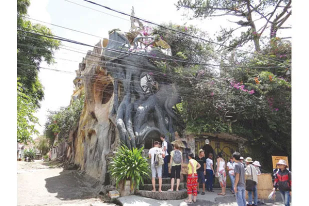 «عقار له تاريخ»: بيت ضيافة هانغ الفيتنامي.. «غابة معمارية»