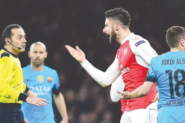 حكم «تركي» يقود قمة الأهلي والشباب