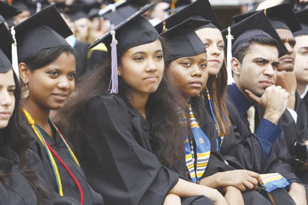 مجانية التعليم الجامعي في أميركا.. قضية لها أبعاد كثيرة