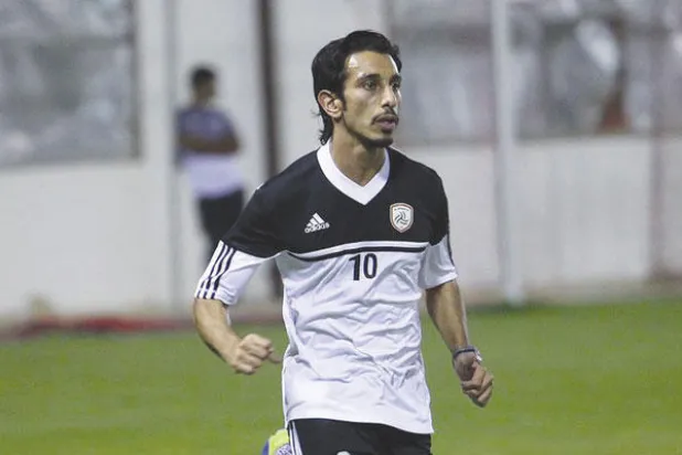 مدرب الشباب يطالب لاعبيه بنسيان «التعاون والأهلي»