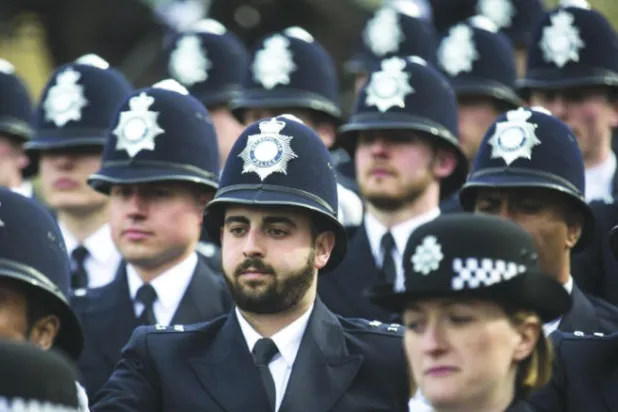 وحدة خاصة في «سكوتلانديارد» تتفوّق على برامج الكومبيوتر في تحديد ملامح المجرمين