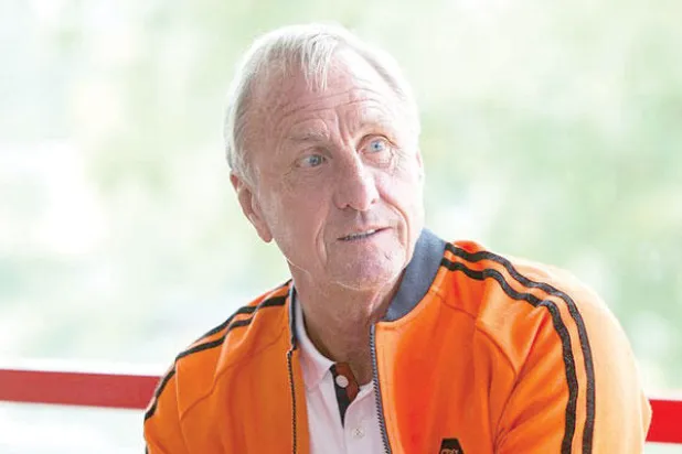 كرويف أثناء اللقاء مع «الغارديان» (تصوير: نيلز دين هان)