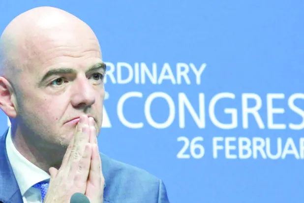 إنفانتينو رئيس الفيفا الجديد وعلامات استفهام حول عمله السابق في يويفا (رويترز) 