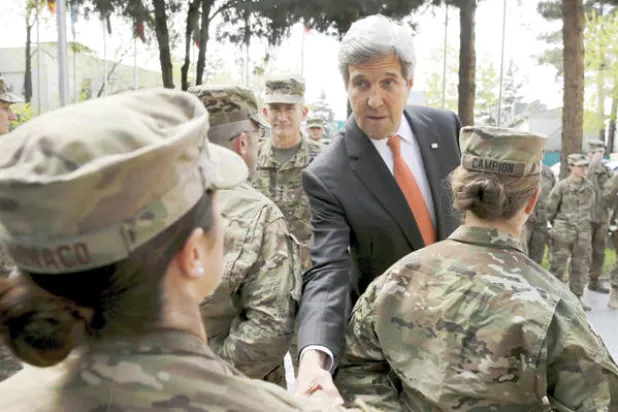 كيري يدعو طالبان الأفغانية إلى «الدخول في عملية سلام»