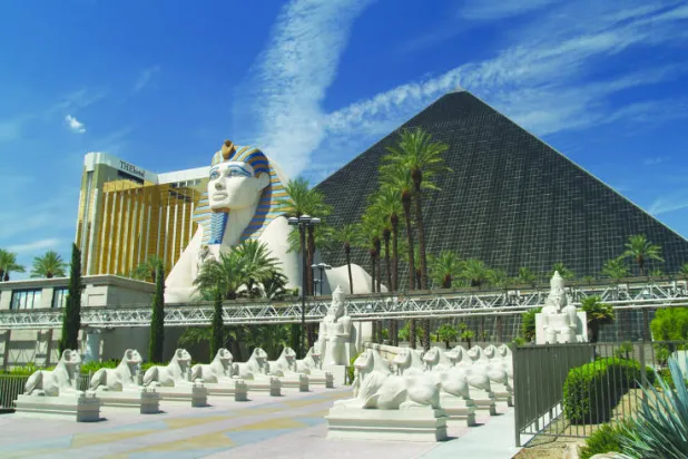 «فندق الأقصر».. هرم ومتحف  فرعوني في لاس فيغاس