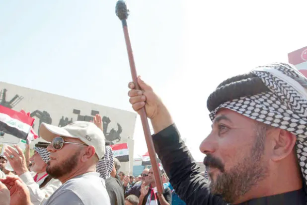 العراق يغلي.. وواشنطن تلوح بالقوة لحماية مصالحها