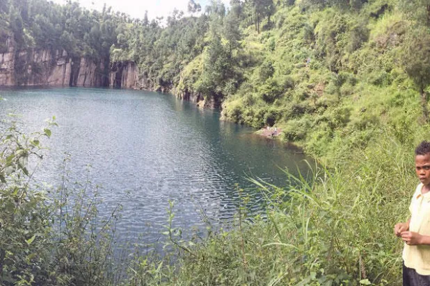 بحيرة تيتيفا في انسيرابي ({الشرق الأوسط})