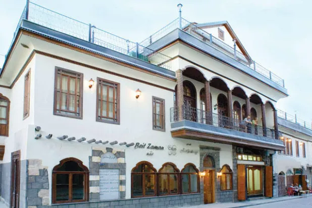 (بيت زمان) فندق تراثي دمشقي حاول التغلب على الأزمة وظل فاتحًا أبوابه ({الشرق الأوسط})