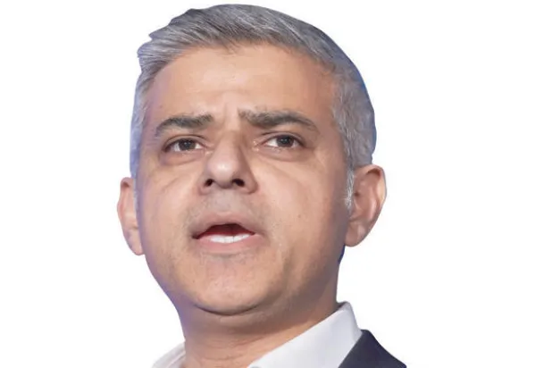 صديق خان لـ «الشرق الأوسط»: مسلمو بريطانيا مطالبون بالاندماج وتعلم الإنجليزية