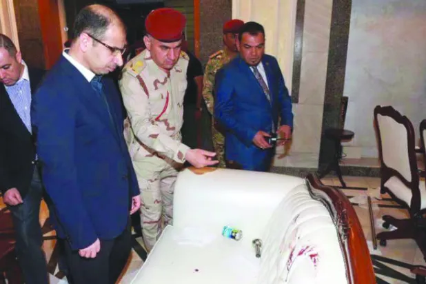 العراقيون يسخرون من اهتمام العبادي والجبوري بـ«كنبة» رئيس البرلمان