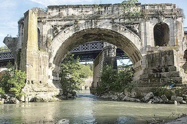 حالة إهمال وانحطاط كبيرة باتت تشوه الصورة الجمالية الرائعة في روما (نيويورك تايمز)