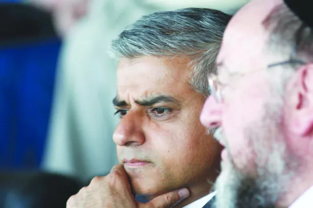 عمدة لندن الجديد يتهم كاميرون بالتحريض بين الأقليات