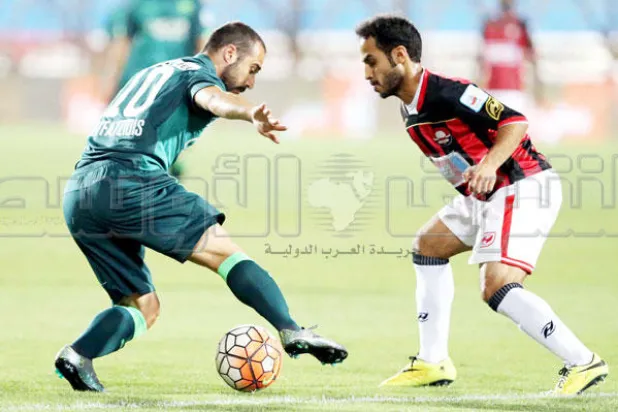 من مباراة الأهلي والرائد (تصوير: مشعل القدير)