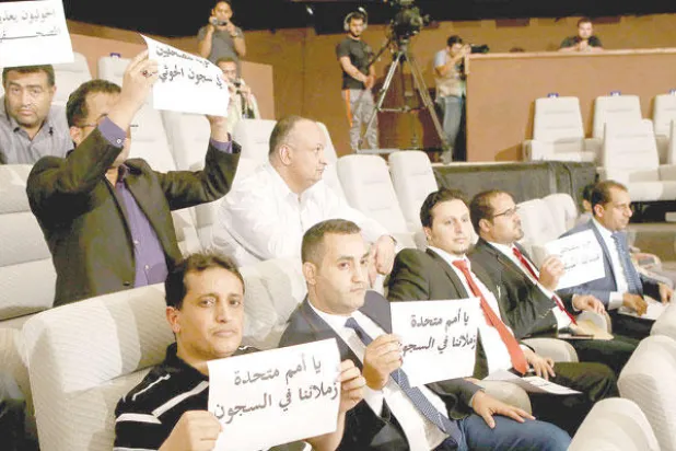 تعذيب يومي للمختطفين في سجون المتمردين و10 صحافيين يضربون عن الطعام