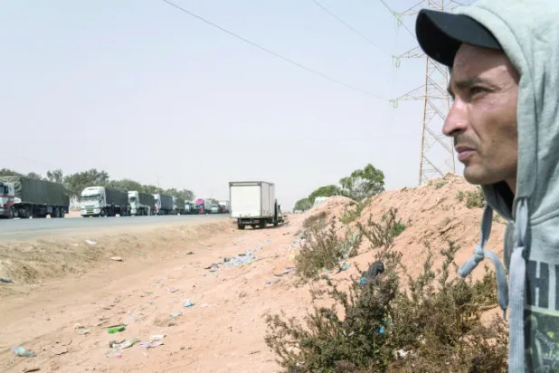 تونسي ينتظر فرصته لقطع الحدود إلى ليبيا (واشنطن بوست)