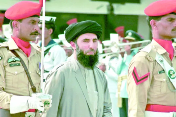 حكمتيار.. المتمرد الأفغاني المنفي في انتظار العودة قريبًا