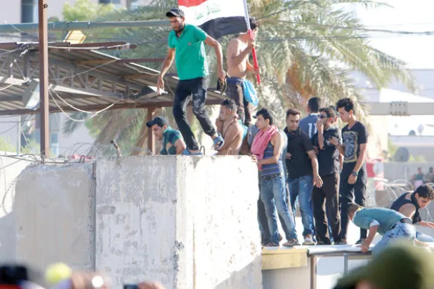 العراق: اقتحام المنطقة الخضراء للمرة الثانية.. ومقر الحكومة الهدف الجديد