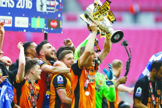 بروس أعاد هال للممتاز لكنه قلق على مستقبل الفريق