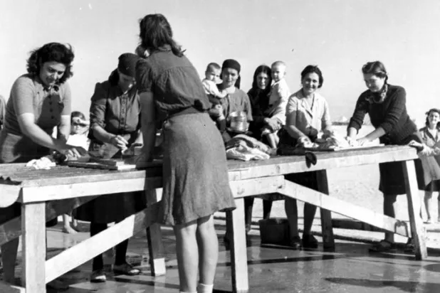 التاريخ المنسي لمخيمات اللاجئين الأوروبيين في الشرق الأوسط