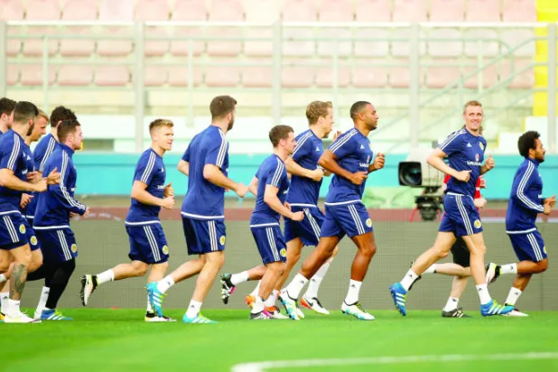 منتخب اسكتلندا يستعد للمباريات الودية أمام المنتخبات المشاركة في يورو 2016 (رويترز)