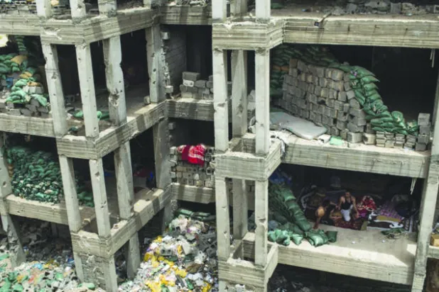 بنايات وسيارات مفخخة تواجه القوات العراقية في طريقها نحو الفلوجة